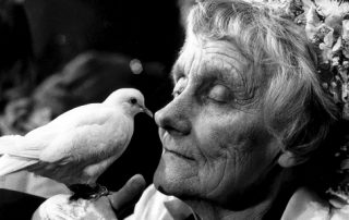 Astrid Lindgren mit Taube (© Jacob Forsell)