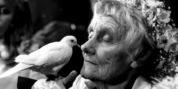 Astrid Lindgren mit Taube (© Jacob Forsell)